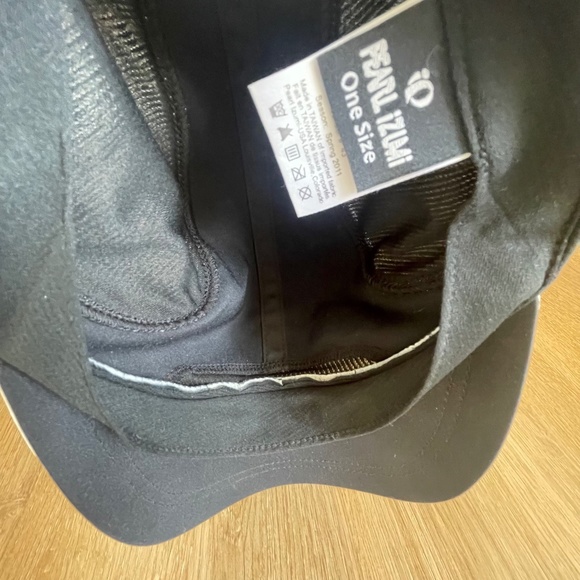 Unisex Black Pearl Izumi Soft Shell Cycling Cap - Picture 6 of 6